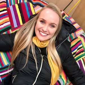 Meet your Posher, Caitlin